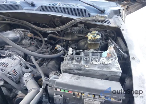 2005 Jeep Liberty Sport z USA, uszkodzony, nr VIN 1J4GL48K55W693777